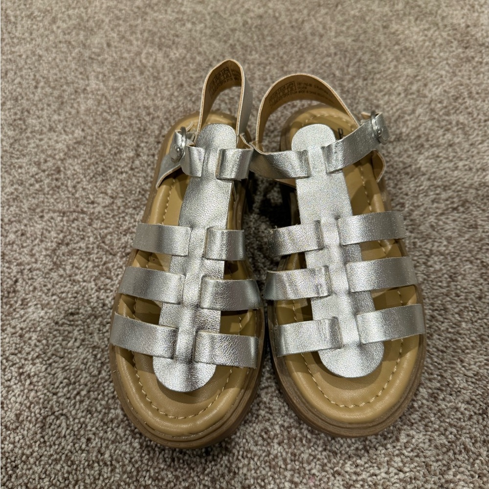 Gap Kids Metallic Silver Strappy Sandals new without it tags